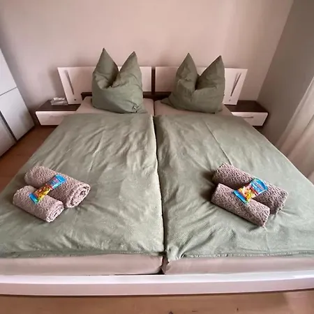 Live Joy- 3 شقة Swisttal